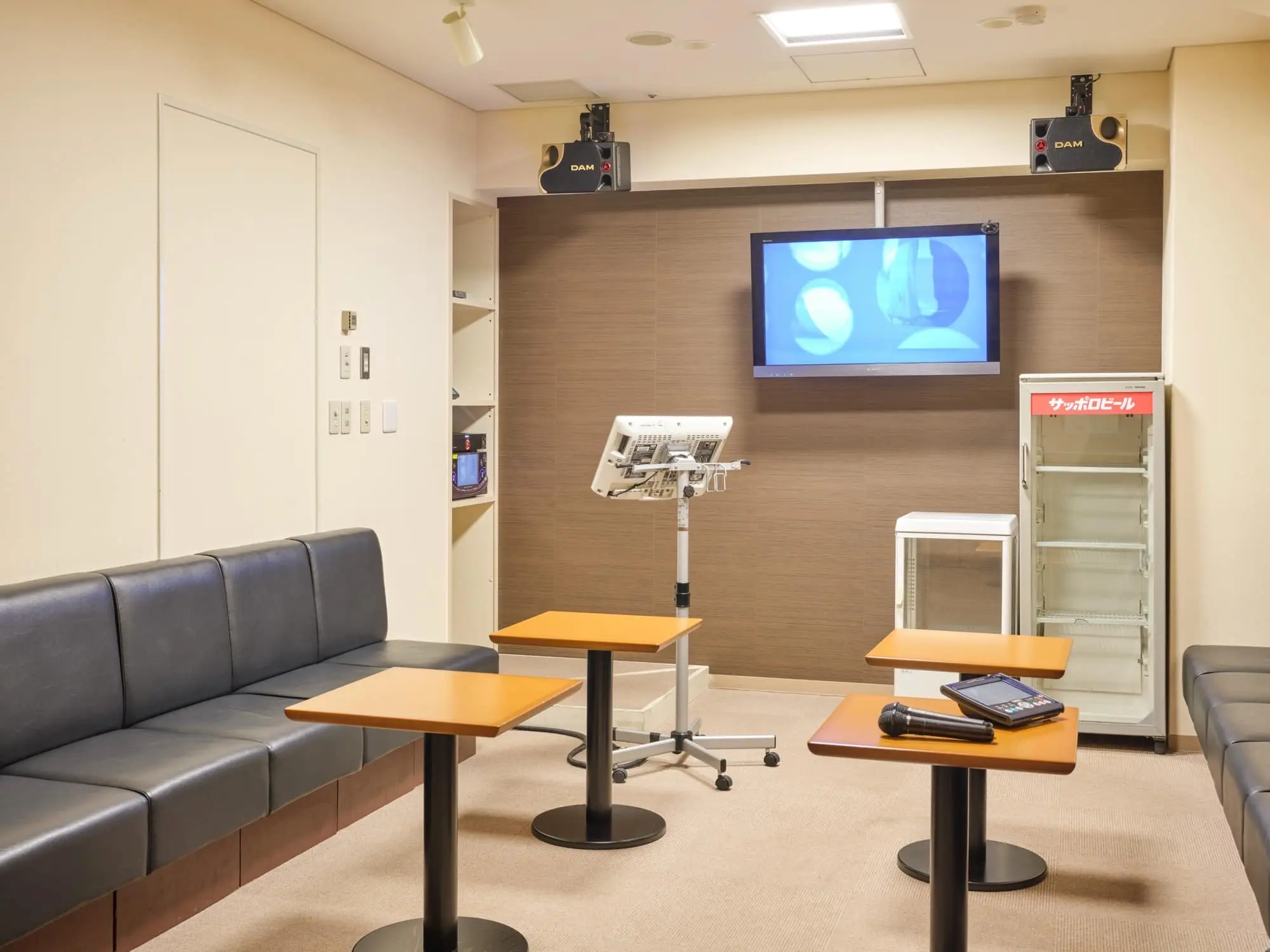 PARTY ROOM