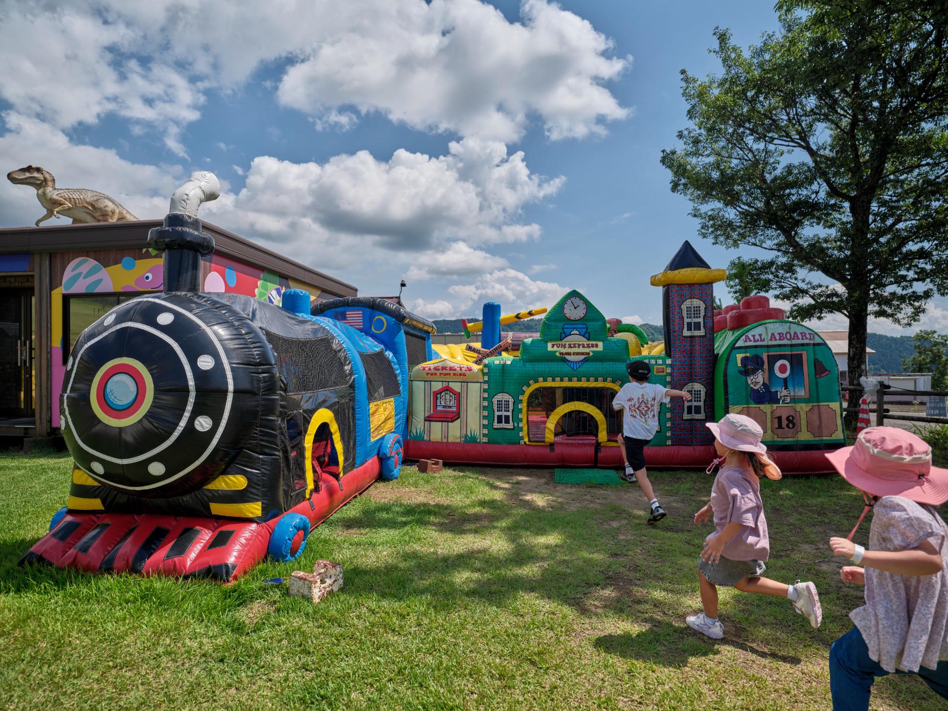 DINO LAND SUMMER